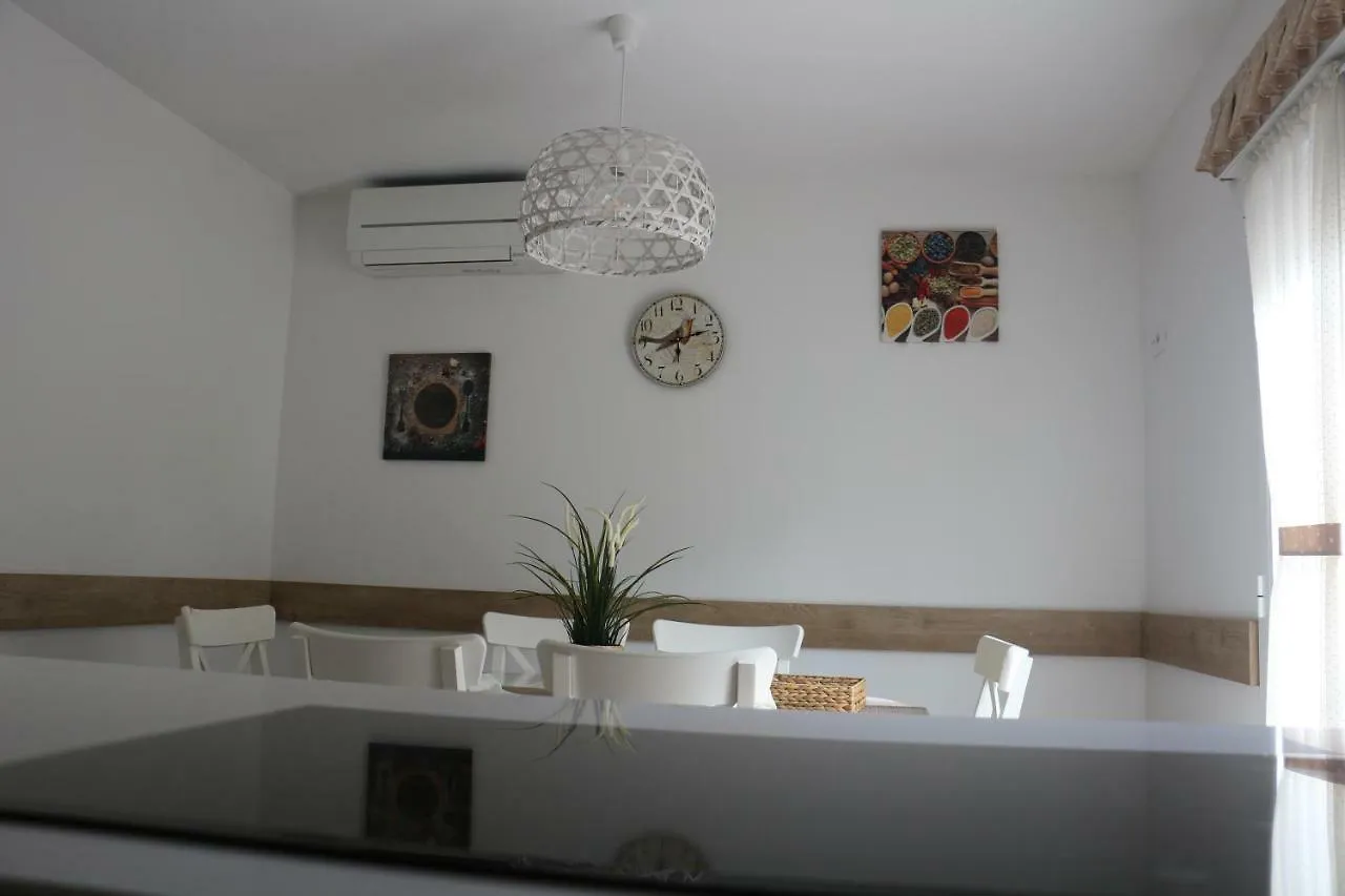 Apartamentos Homelife Roca Tarpeya Spagna